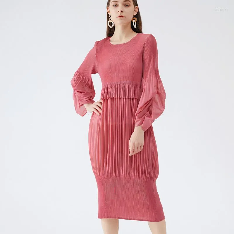 Casual Dresses 2023 Miyake Spring Summer Dress Simple Design Girls 'Sense Fresh and Sweet Fold Bubble Sleeve Lantern kjol Långa kvinnor