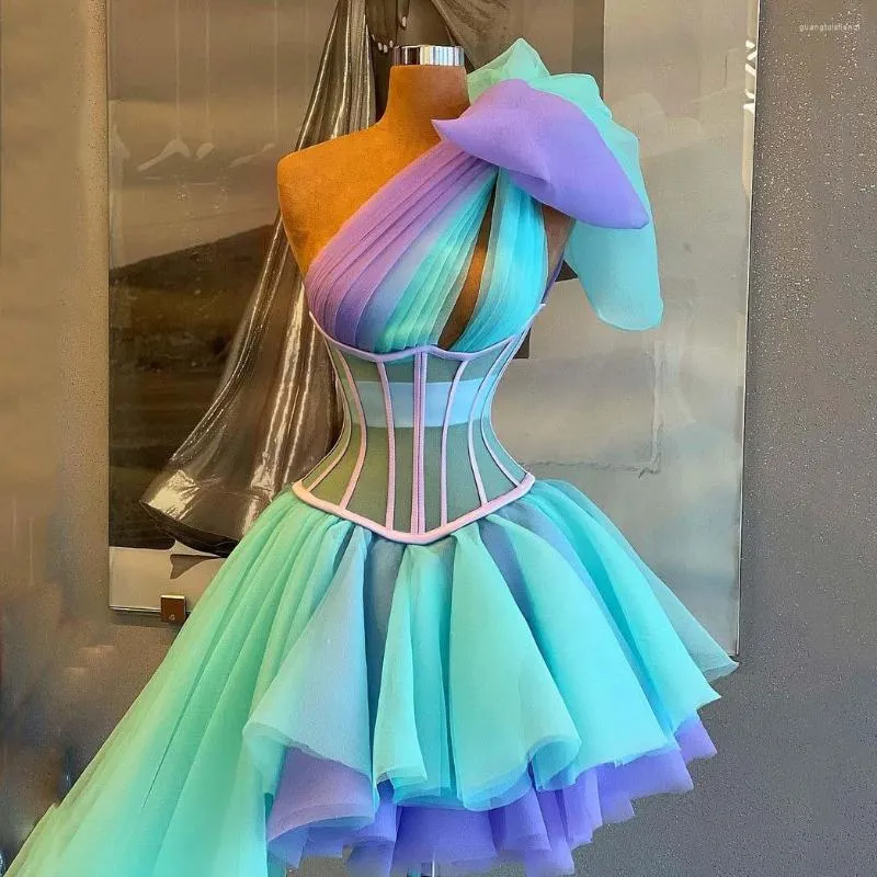 Abiti da festa Abito da ballo corto colorato unico con fiocco Una spalla con volant Abito da ballo in tulle Abiti eleganti da cocktail da donna realizzati su misura