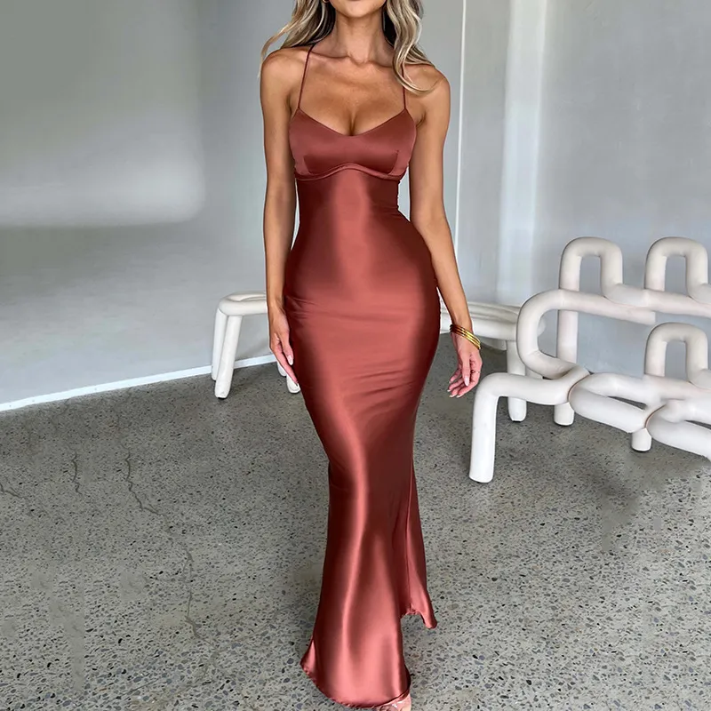 Kvinnors rygglös satin Maxiklänning för kvinnor 2023 Höst Ny Spaghetti Armband Ärmlös Bodycon Lång Klänning Vestido Clubwear