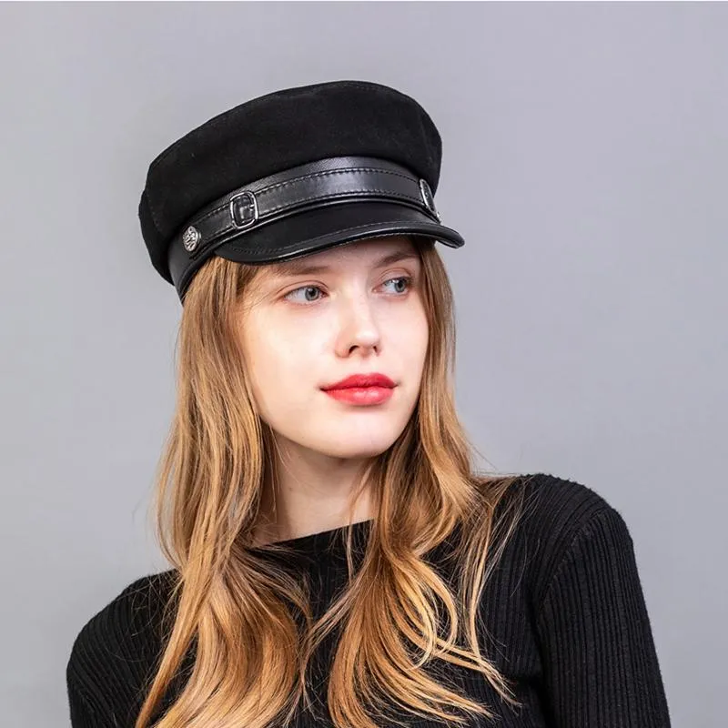 Chapeaux à large bord mode unisexe style sud-coréen en cuir véritable chapeau plat ajusté pour homme femme personnalité locomotive punk noir baseball ca