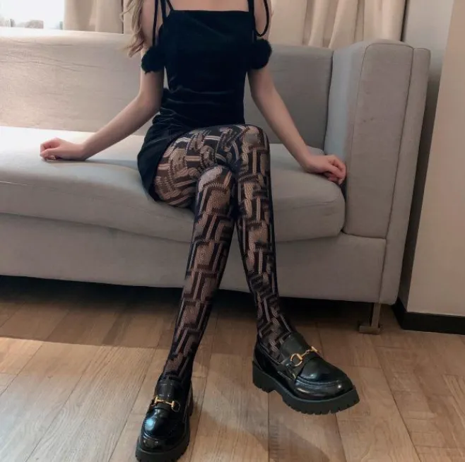Meias de fishnet de letra Sexy skinny perna -calça preta de calças de pesca de renda longa de renda escura