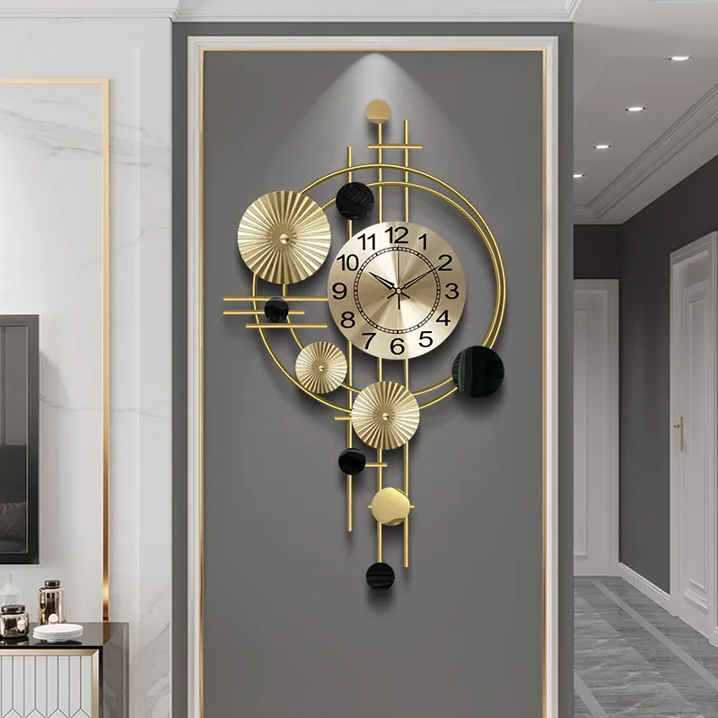 Wanduhren Nordeuropa Zeiger digitaler Uhr Moderne Einfachheit Wohnzimmer Wanduhr Stumme Kunst Gold Metall Wandbehänge Home Dekoration 230301