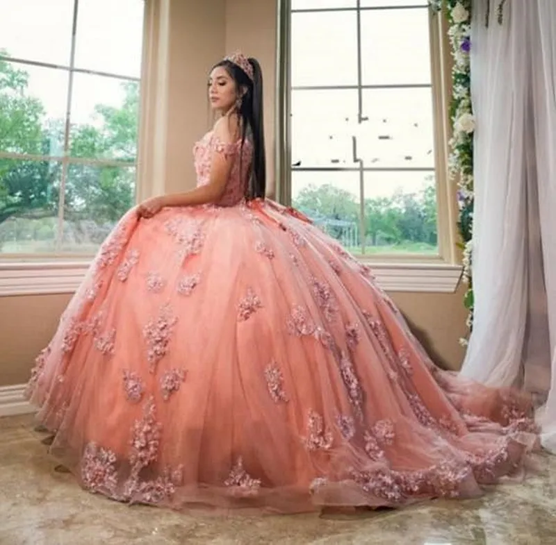 Sweety Peach Pink Quinceanera Dresses Lace Applique Rhinestone Beaded Princess Formal Debutante Party Gowns Off The Shoulder Sweetheart Corset 15 Girls Prom Dress