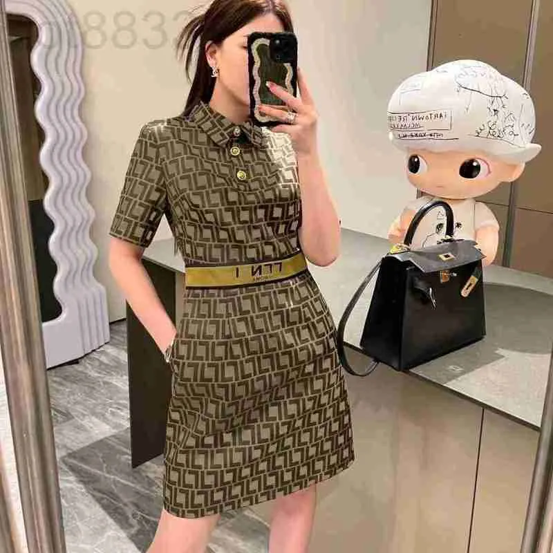 Robes Décontractées Designer 2023 Nouveau Classique Taille Revers Revers À Manches Courtes Mode Vintage Pleine Impression f Lettre Mince Jacquard Ceinture 6KA4