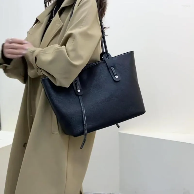 الأكياس المسائية الموضة الكورية غير الرسمية كبيرة الحمل حقائب اليد حقائب اليد النسائية دلو جلدية حقيقية خمر المتسوق الكتف لسيدة السفر