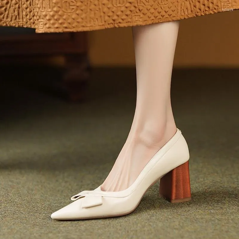 Sukienka butów 2023 Spring Women Sieżą palce Czerce Obcasy Oryginalne skórzane obcasy Bow-Wśnot dla Zapatos de Mujer