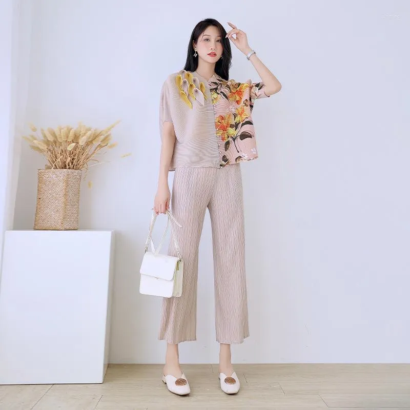 Women's Two Piece Pants Miyake Pleated 3D Appliques Flower Shirt Women 2023 Spring Summer Fashion Suit Causal Chinese Printed Sets