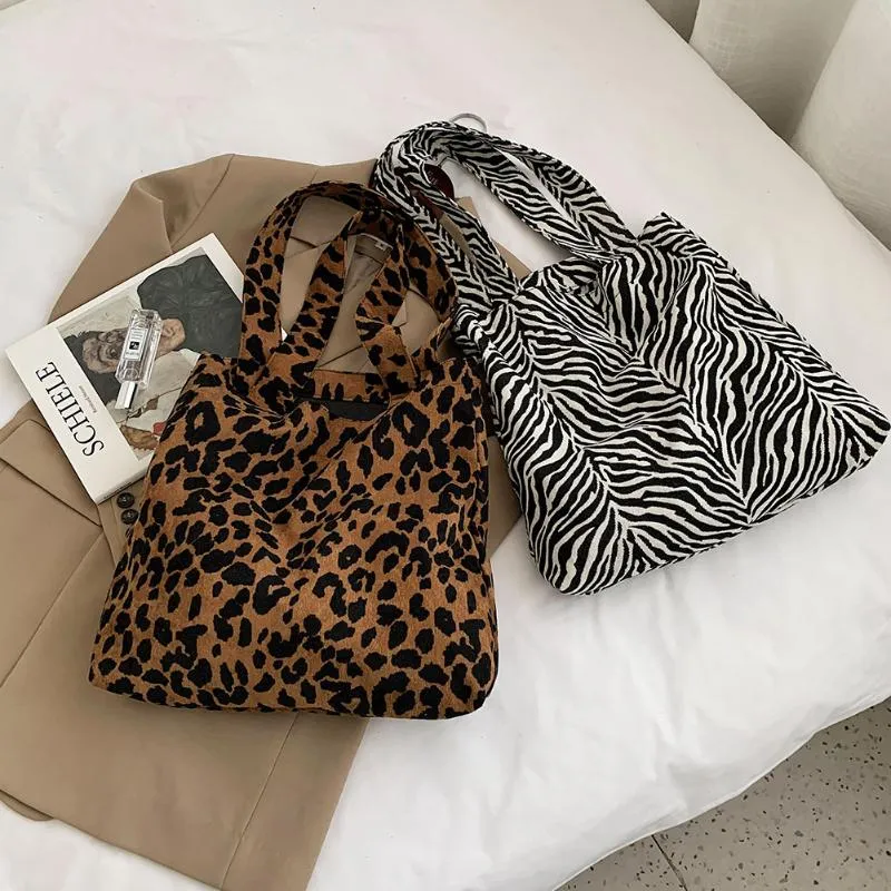 Kvällspåsar mode kvinnor corduroy handväskor zebra leopard mönster axelväska stor kapacitet damer djur tote enkel topphandtag väska