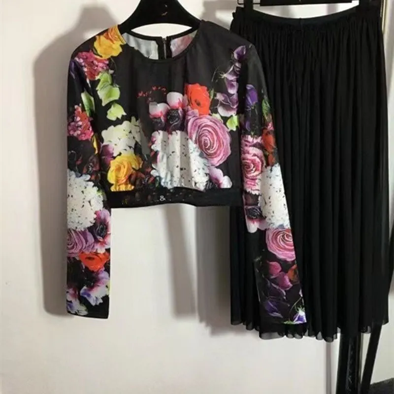 New Sexy Women Two Piece Dress Sets Long Sleeve Crew Neck Printed Tops and Midi Pleated Skirt Female Fashion Dress Set Suits