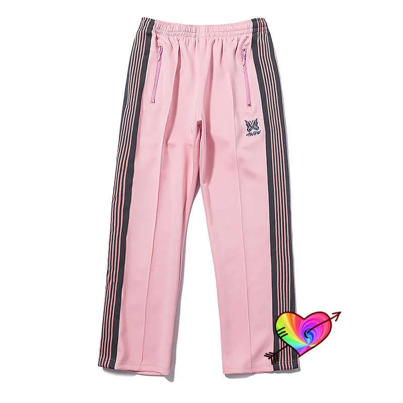 Pantalons pour hommes Pantalons à aiguilles roses 2021 Hommes Femmes 1 1 Haute qualité AWGE Aiguilles papillon brodées Pantalon de survêtement Pantalon à rayures latérales T230302