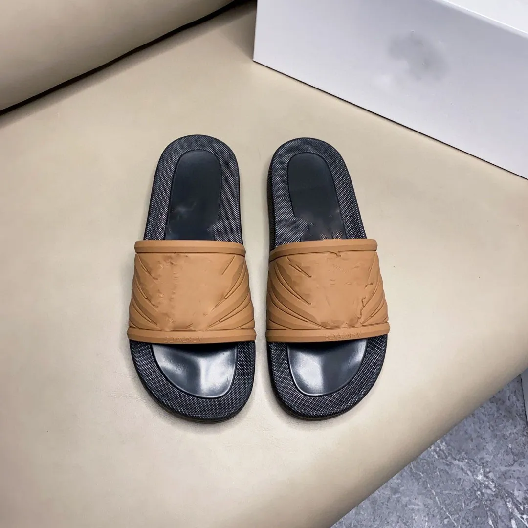 2023 Solid Color Rubber Handiness Bathroom Slipper Summer Designer Shoes Couples Slippers Fashion Green Soft-Soled Sandals Outdoor Sandal