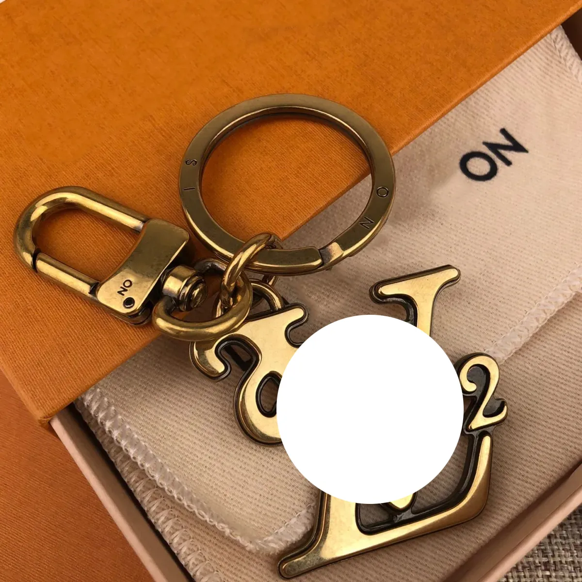 Luxury keychains fashion car designer keychain bag charm retro key chain made of old letters design259a