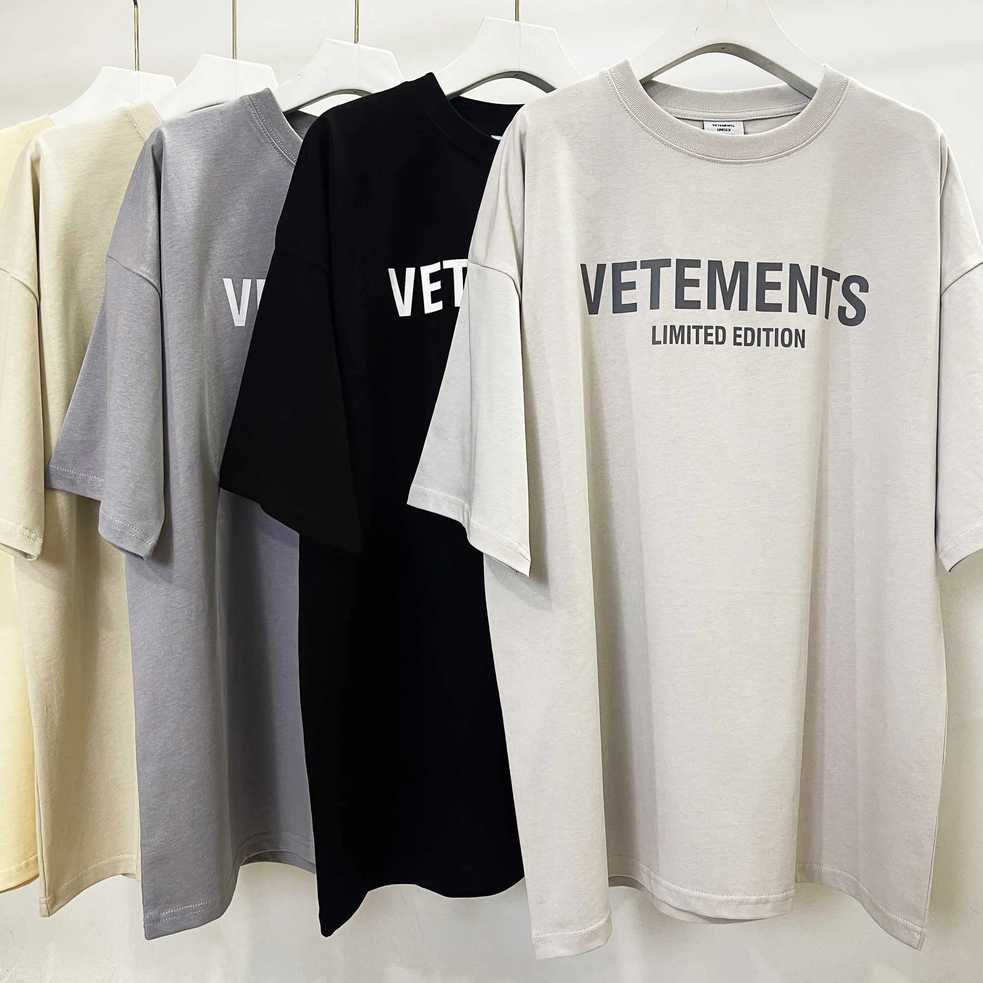 メンズ Tシャツ 良質 2023ss ヴェトモン 限定版 ファッション Tシャツ メンズ 1 1 刺繍 レタード VETEMENTS Tee VTM レディース 半袖 G230301