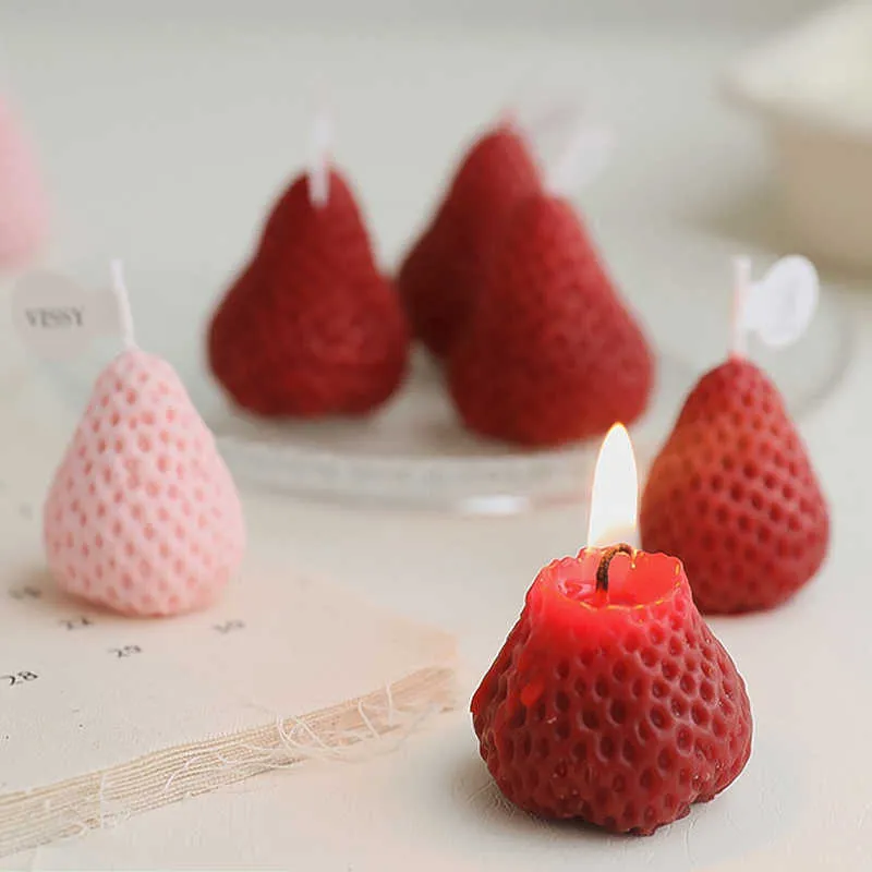 2022 Strawberry Decorative Aromatic Candles Soy Wax Scented Candle for Birthday Wedding Candle Home Decoration Free Shipping
