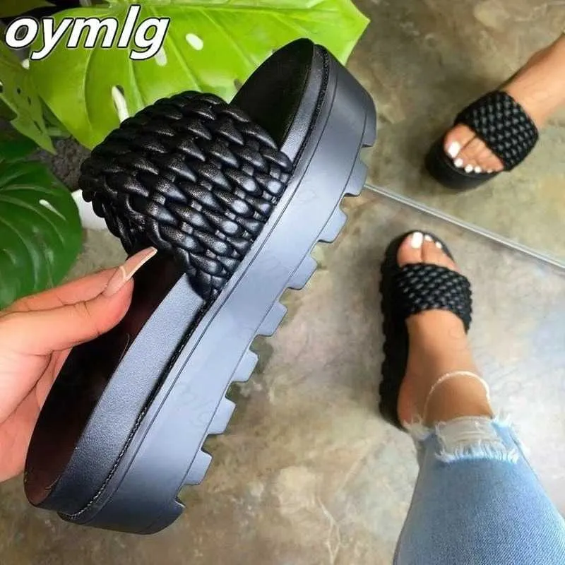 Slippare kvinnors sandaler tofflor sommar ny stil mode tjocksulad platt vävd solid färg inomhus y2302