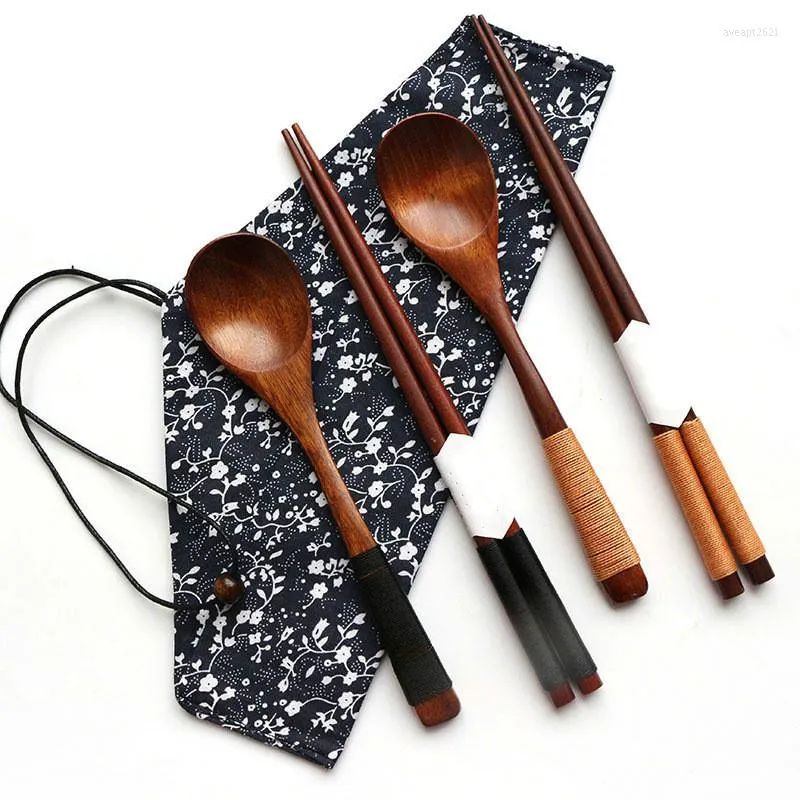 Учебные посуды наборы в стиле Японии деревянная ложка, изобретенная на сет -проездной портативной, чтобы разместить обернутую вокруг посуды ручной работы ручной работы