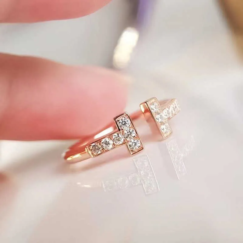 Ontwerper Originele T -ring V Diamant Instagram Wijzerpeling Koude wind Gold Belt Fritillaria Dubbele Wit Open PLATED TIFFAYS