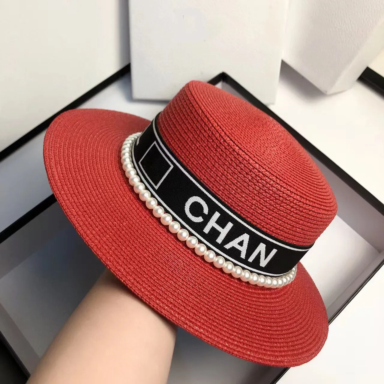 2022 Tasarımcı Hasar Şapkası Marka Mektubu Kapağı Kadın İlkbahar ve Yaz Çok yönlü İnci Mektupları Düz ​​üst şapka Japon büyük ağzı güneş koruma plaj şapkaları küçük yüzü gösterir