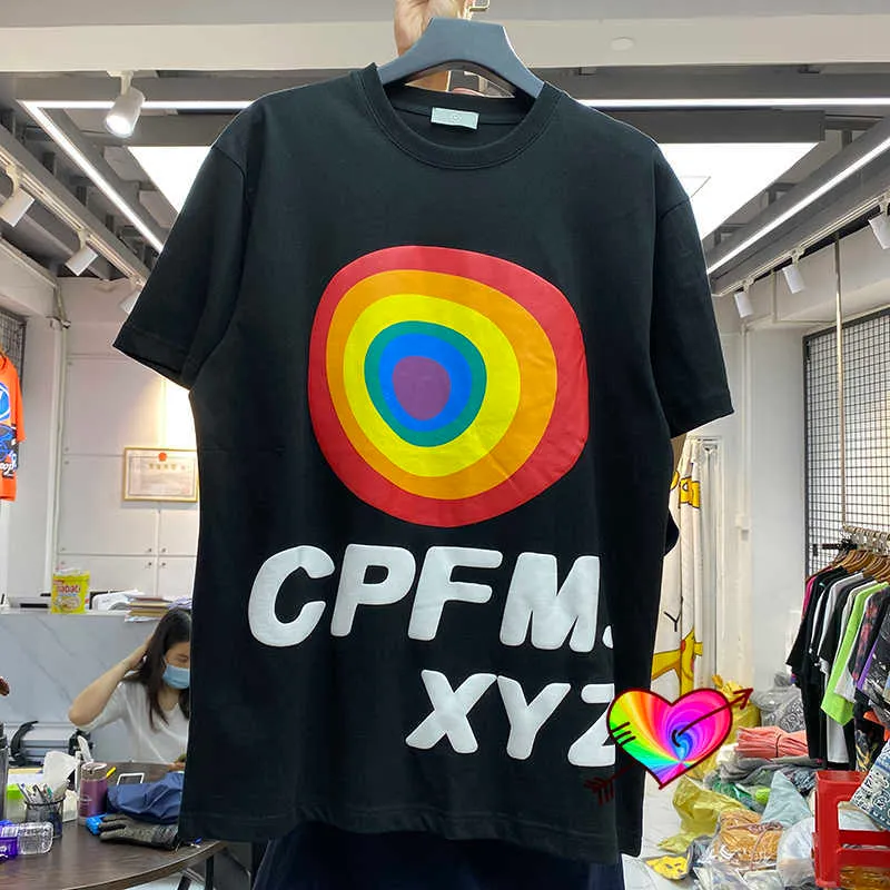 남자 티셔츠 2021 CPFM XYZ 티셔츠 남자 여자 무지개 서클 나는 집회 CPFM 티 선인장 공장 벼룩 시장 상단 짧은 슬리브 t230302에서 사랑합니다.