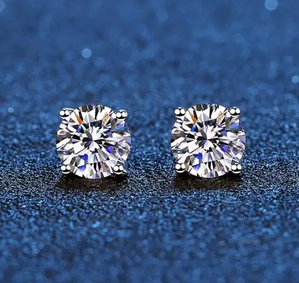 Grossist Stud Real Moissanite örhängen 14K vitguldpläterade Sterling Silver 4-stifts diamantörhänge för kvinnor män öra