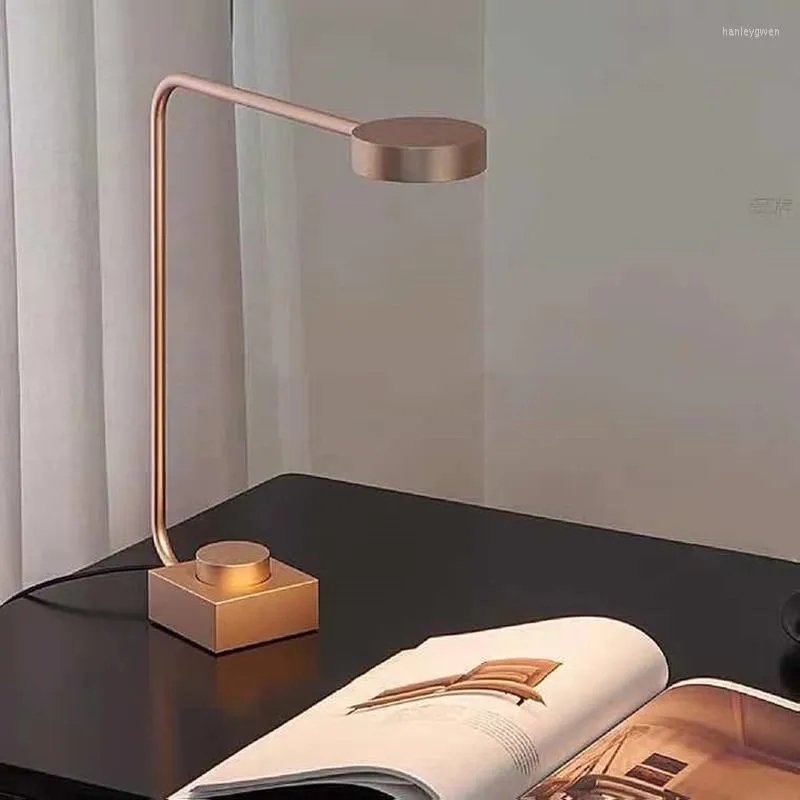 Lampy stołowe Designer Lampa LED Home Home Nowoczesne światło biurowe Nordic Dimmable Desk Lights
