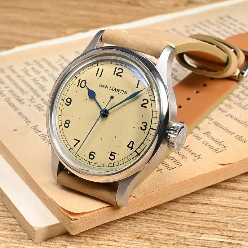 ساعة معصم San Martin Vintage Mens Watch NH35 النمط العسكري النمش الاتصال الفولاذ المقاوم للصدأ 38.5 ملم يدي اللون الأزرق