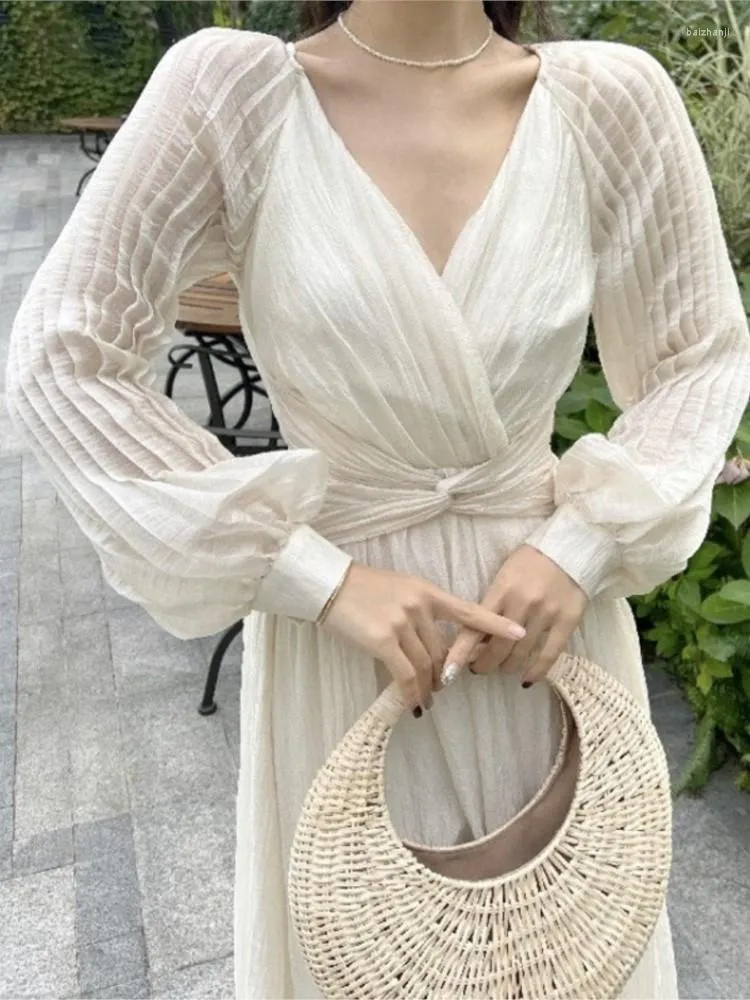 Casual Dresses Summer Tender Style French Retro Hepburn V-ringning Chiffon Bubble Sleeve Dress Beach