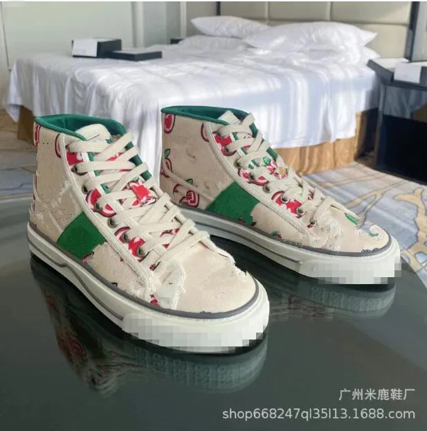 2023 جديد حذاء كاجوال يسمح بالتهوية عالية أعلى حذاء كاجوال كلاسيكي أخضر أحمر شريط إيطاليا مصمم جلدي حذاء نسائي 35-44