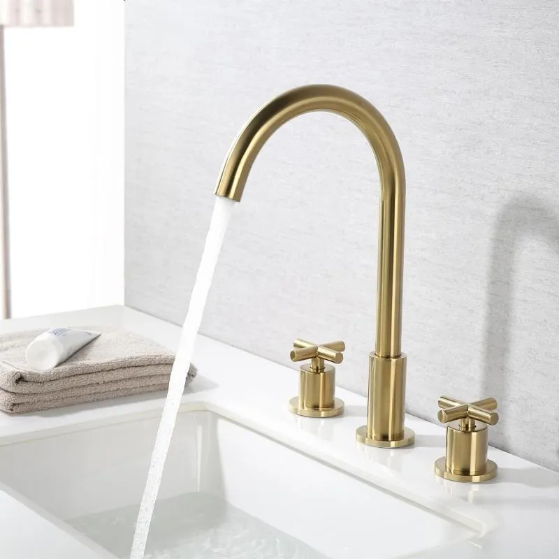Banyo Lavabo muslukları lüks altın fırçalanmış pirinç musluk üç delikli havza mikseri drenaj taşması
