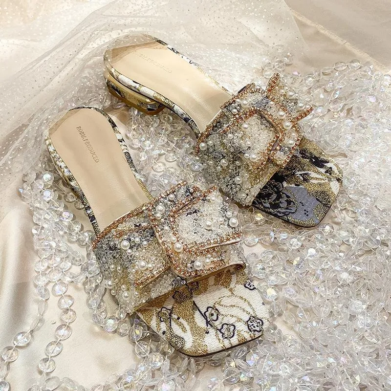 Low Heel Pearl Sandals Women`s Summer Outwear Fashion Flat Bottom Slippers Rhinestone Slip on Shoes 2022 New