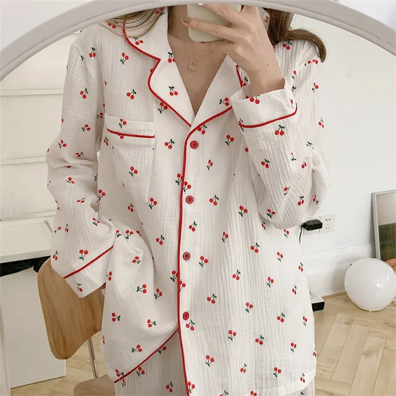 Ropa de dormir para mujer otoño coreano ins lindo estampado de cereza pantalones de manga larga ropa de casa traje de hilo de algodón suave ribete suelto solapa lajamas mujeres D658 230303