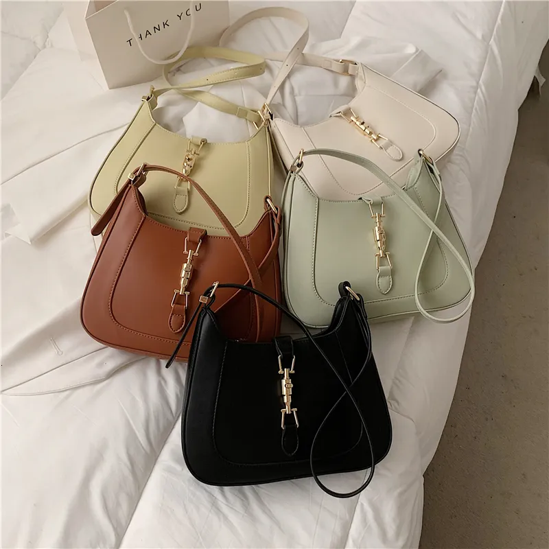 Sac à bagages Matériaux Toptrends Sacs latéraux de l'épaule des sous-bras rétro pour les femmes 2023 Tendance de luxe créatrice PU Leather Crescent 2784