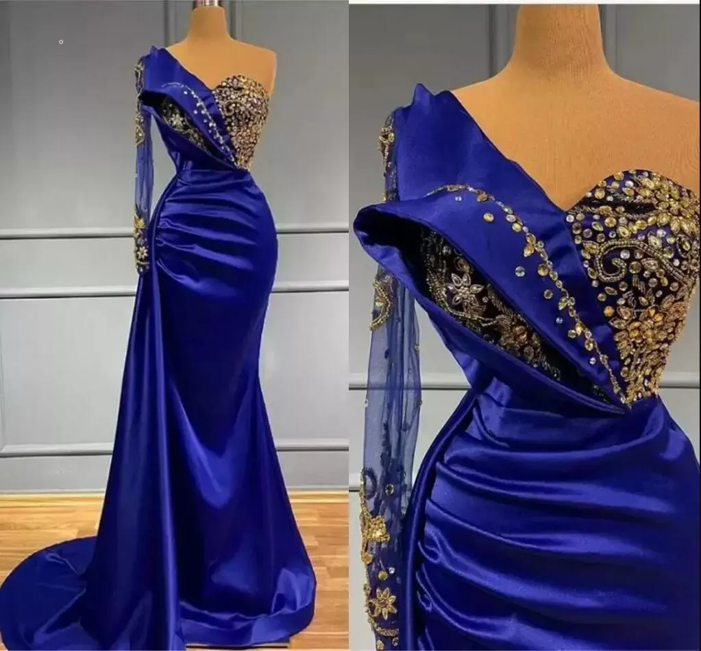 Koninklijke blauwe avondjurken met gouden kralen kristallen vintage één schouder lange mouw plooien satijn lange prom jurken Arabische vestido