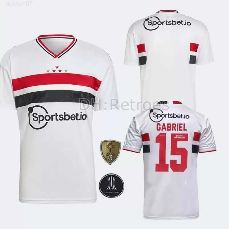 Sao Paulo 22 23 Maillot de football 29 Pablo Maia 8 Luan 28 Alan Franco 5 Robert Arboleda 3 Nahuel Ferraresi 21 Jhegson Mendez 13 Rafinha 32