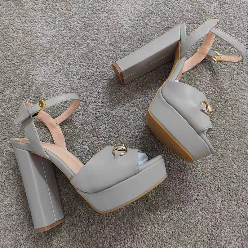sandali con tacco alto Classici tacchi da donna fibbia Pelle verniciata con tacco Piattaforma per scarpe avvolgenti alla caviglia Designer di lusso Tacchi 130mm Scarpe da donna di qualità con tacco spesso con scatola