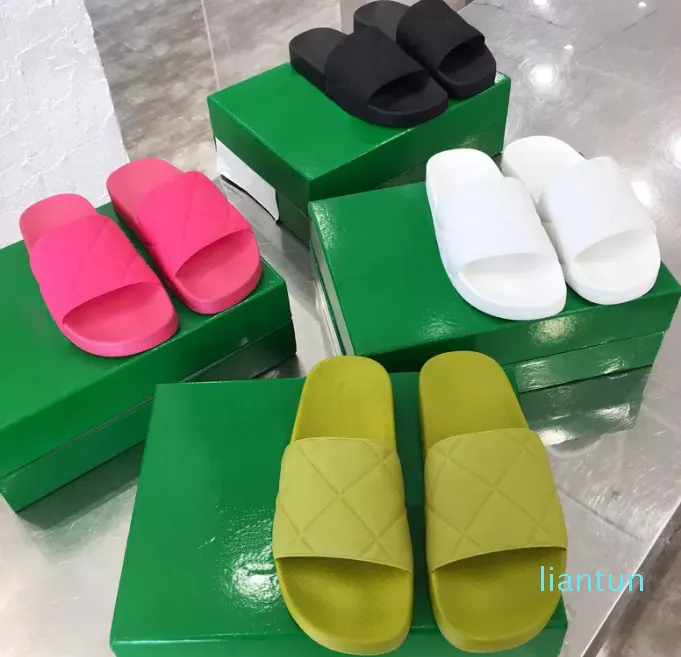 2023 Sandálias femininas Sapatos West Slippers Runner Desert Sand Slide Triple Sanpals Sandálias planas largas com pó de caixa 35-40