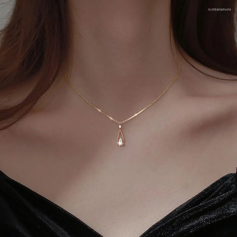 Drop pendant necklace deals