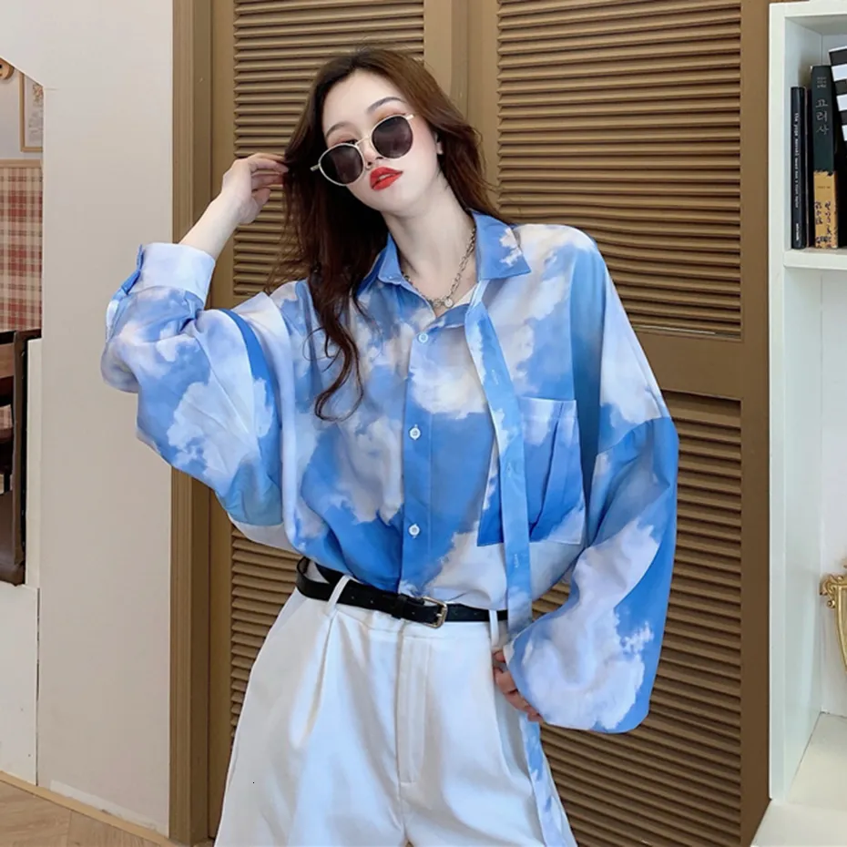 Frauen Blusen Shirts BF Rendering Frauen Koreanische Harajuku Lose Blauen Himmel Weiße Wolken Tie Dye Gradienten Oversize Langarm 230303