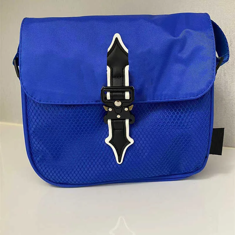 Omuz Çantası Tasarımcı Crossbody Bags Kadın Moda Marka Marka Bezi Erkek Hip Hop Çanta Çantaları 230304