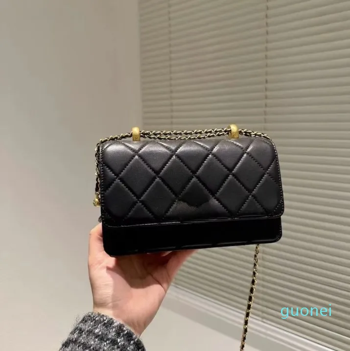 حقيبة مصممة الكتف Messenger Bag Mini Bag رفرف في وقت مبكر من الخريف الخريف من جلد الغنم 19 سم مبطن HASP HASP محيط مربع حقائب اليد الفاخرة الكرة الذهبية الصغيرة