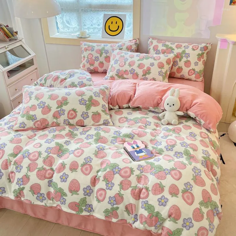 Bedding Sets 150/180/200CM Pink Strawberry Coral Velvet Bed Sheet Duvet Cover Pillowcase Four-piece Winter Warm Set M038-11