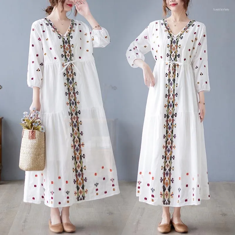 Etnische kleding Witte Boheemse kledingstijl Handgemaakt borduurwerk V-hals Kaftan Veter-up puff puff mouw over knie plus size maxi voor vrouwen