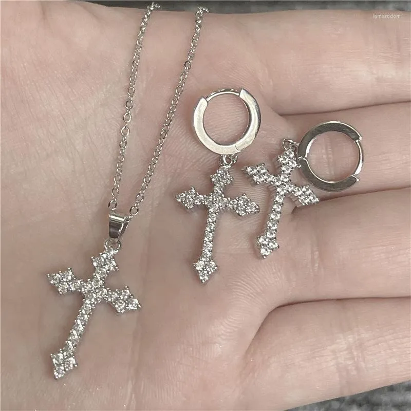 Anhänger Halsketten 2023 Silber Farbe Überzogene Halskette Schmuck Frauen Hochzeit Mode Kreuz CZ Kristall Zirkon Stein Weihnachtsgeschenk