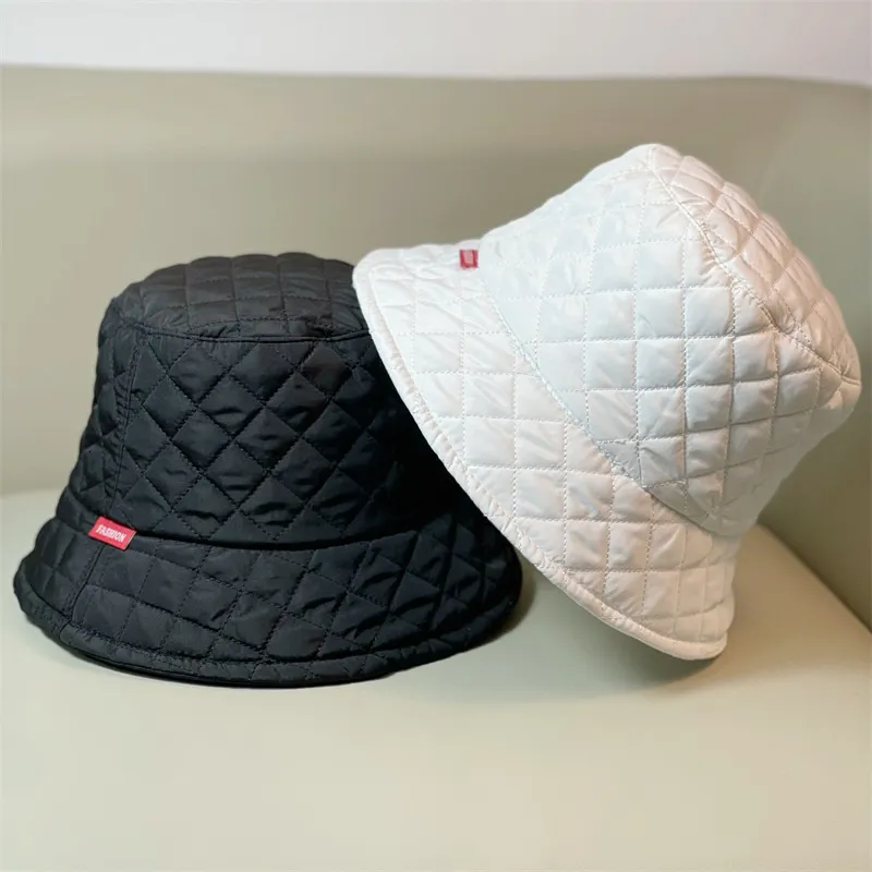 Chapeaux larges seau automne hiver hommes femmes chaud ultra léger coton losange grille chapeau de pêcheur unisexe version coréenne Vasin casquette de pêche 230303