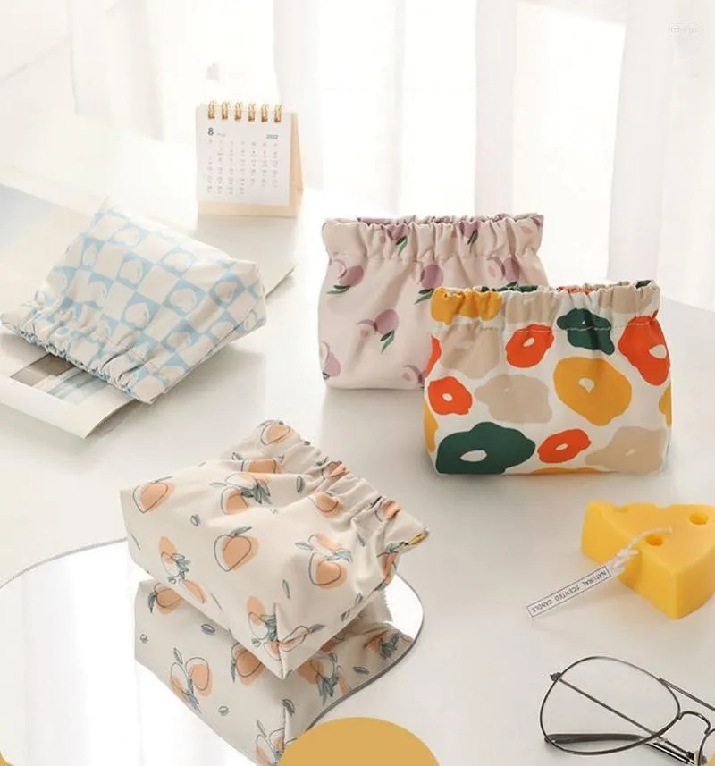 Storage Bags Fashion Printed Portable Women Cosmetics Lipsticks Case Headphone Coin Change Holder Supplies