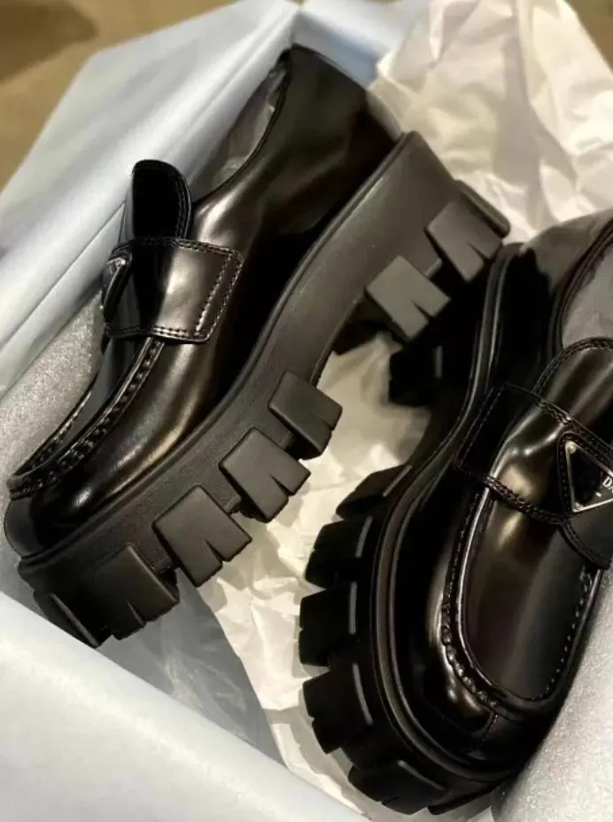 Designer Donna Prad Shoe Casual Monolith Triangle Scarpe in pelle nera Aumenta la piattaforma Sneakers Cloudbust Classic Patent Matte Mocassini Scarpe da ginnastica slip on EU35-42