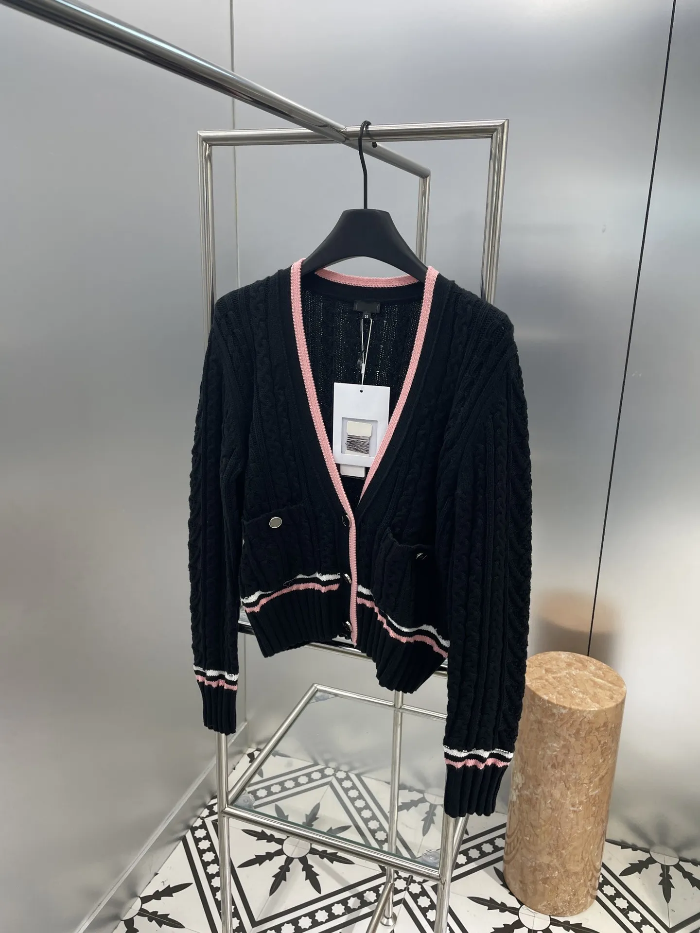 Chan 2023 Nowa wiosenna kurtka marki damskiej OOTD Designer Moda High-end Classic Logo Pato Spring Spring Carditting Cardigan Birthday Day's Day Prezent