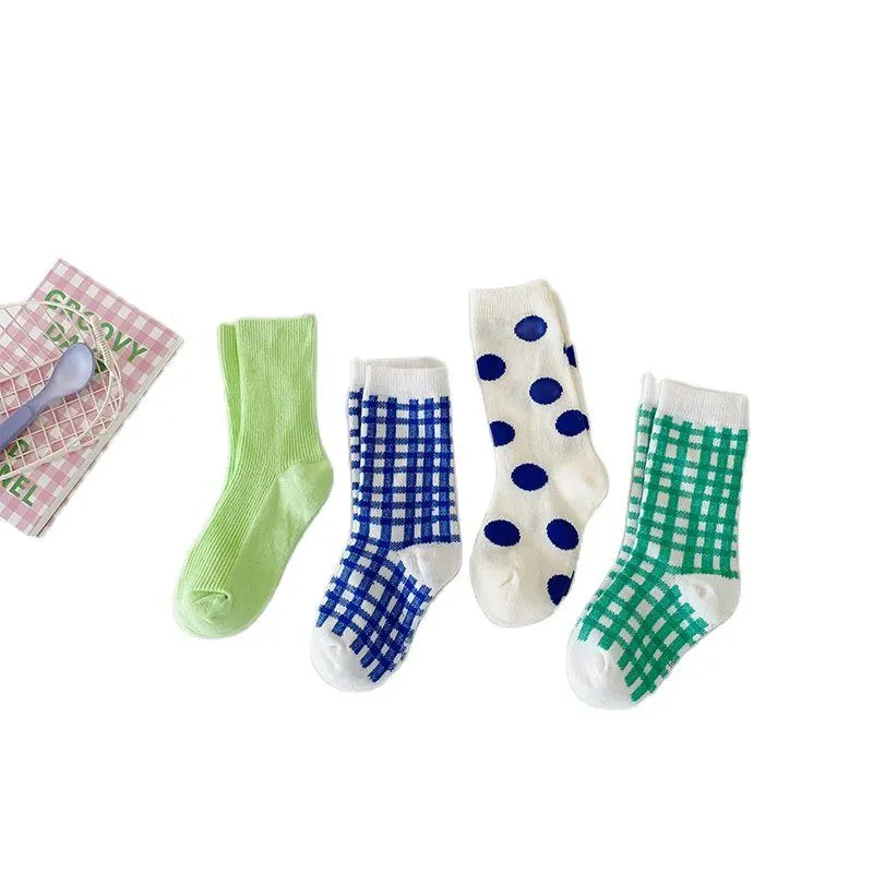 Sokken 4 paren/lot 2023 Autumn Solid Korean Boys Girls Kids Set Toddler Plaid Short Sockens Katoen Comfortabele kinderen