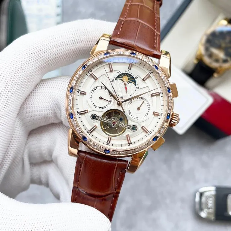 Automatyczne męskie zegarek 44 mm skórzany/zegarek ze stali nierdzewnej Designer Sapphire Waterproof Waterproof Exquaite Classic Fashion Watch Montre de Lux
