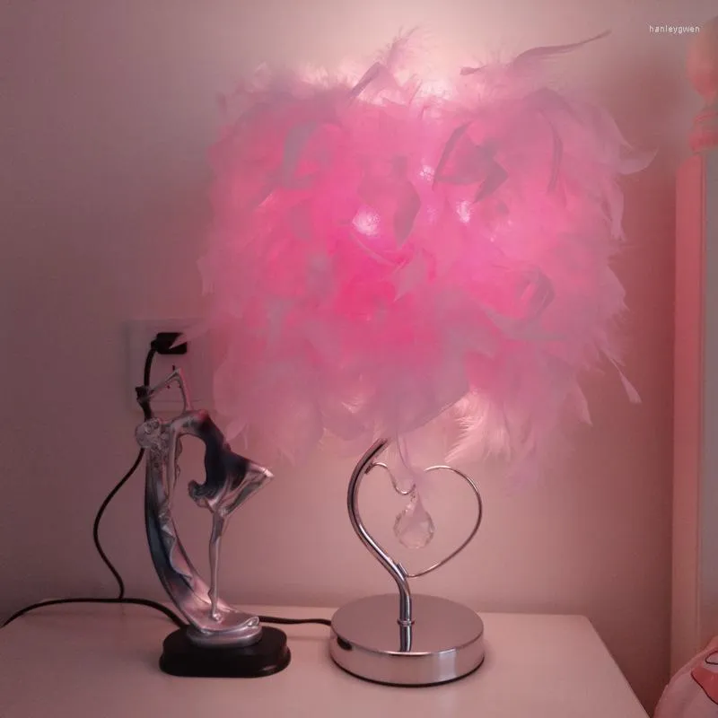 Masa lambaları yatak odası başucu tüyü lambası yaratıcı hediye nordic kalp kristal dekoratif aydınlatma dekoru led masa